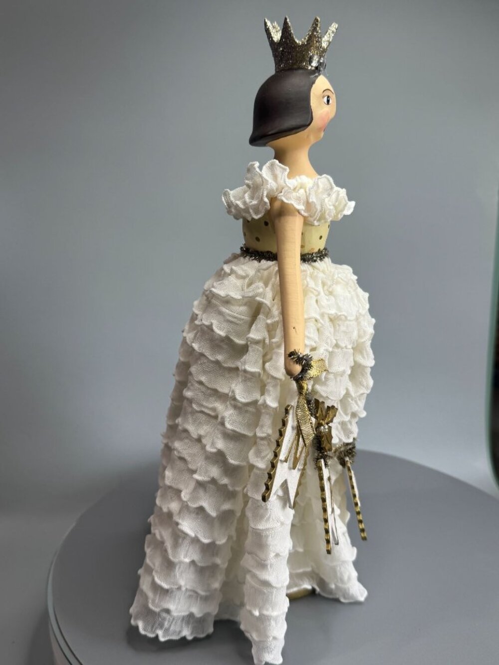 Heather Myers Christmas Queen Doll Merry Banner White Ruffle Dress 11.5" Signed - Picture 9 of 13